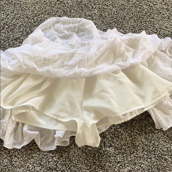 white skort - Picture 3 of 4
